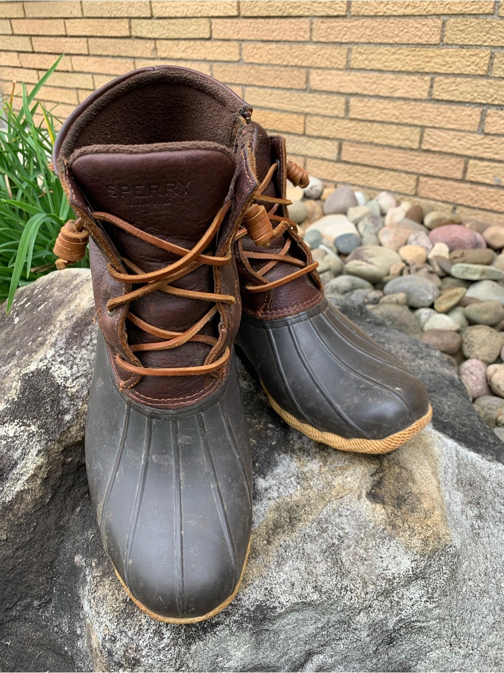 GUC Womens Sperry Rubber duck Boots Brown & Tan 9.5 RUN LARGE Fits Women’s 10